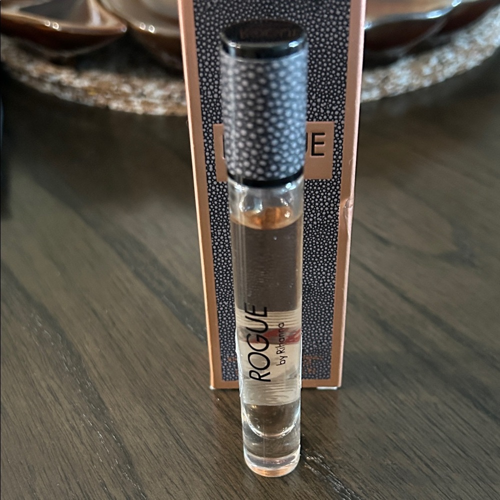 Rihanna Rogue 6ml Rollerball
